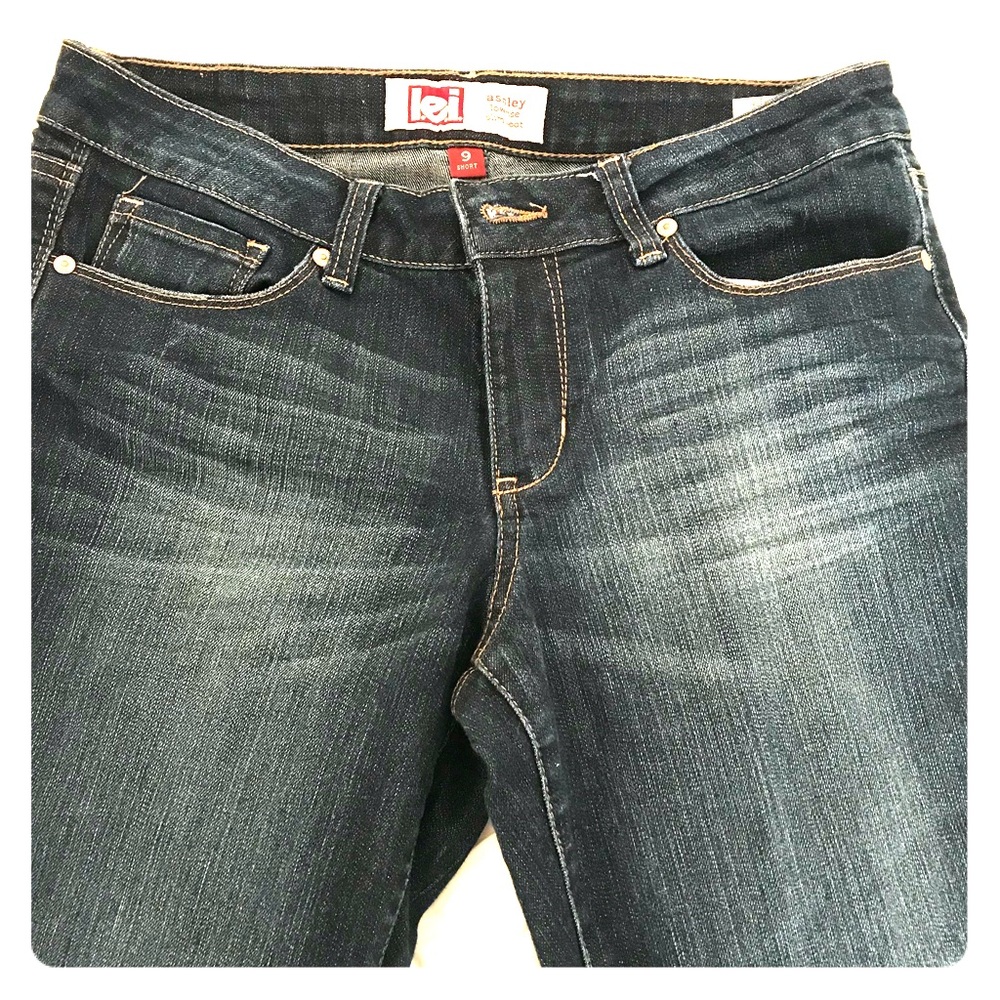 L.e.i. Jeans. Size 9 short. Ashley low rise short